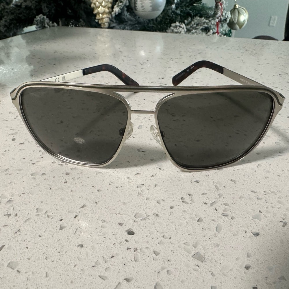 Guess Silver and Black Aviator Sunglasses (29)